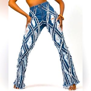 BRAND NEW! Distressed jeans